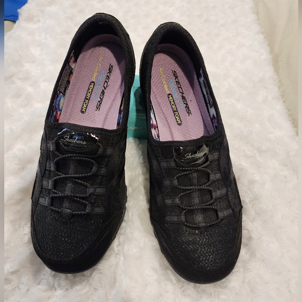 Sketchers sneakers